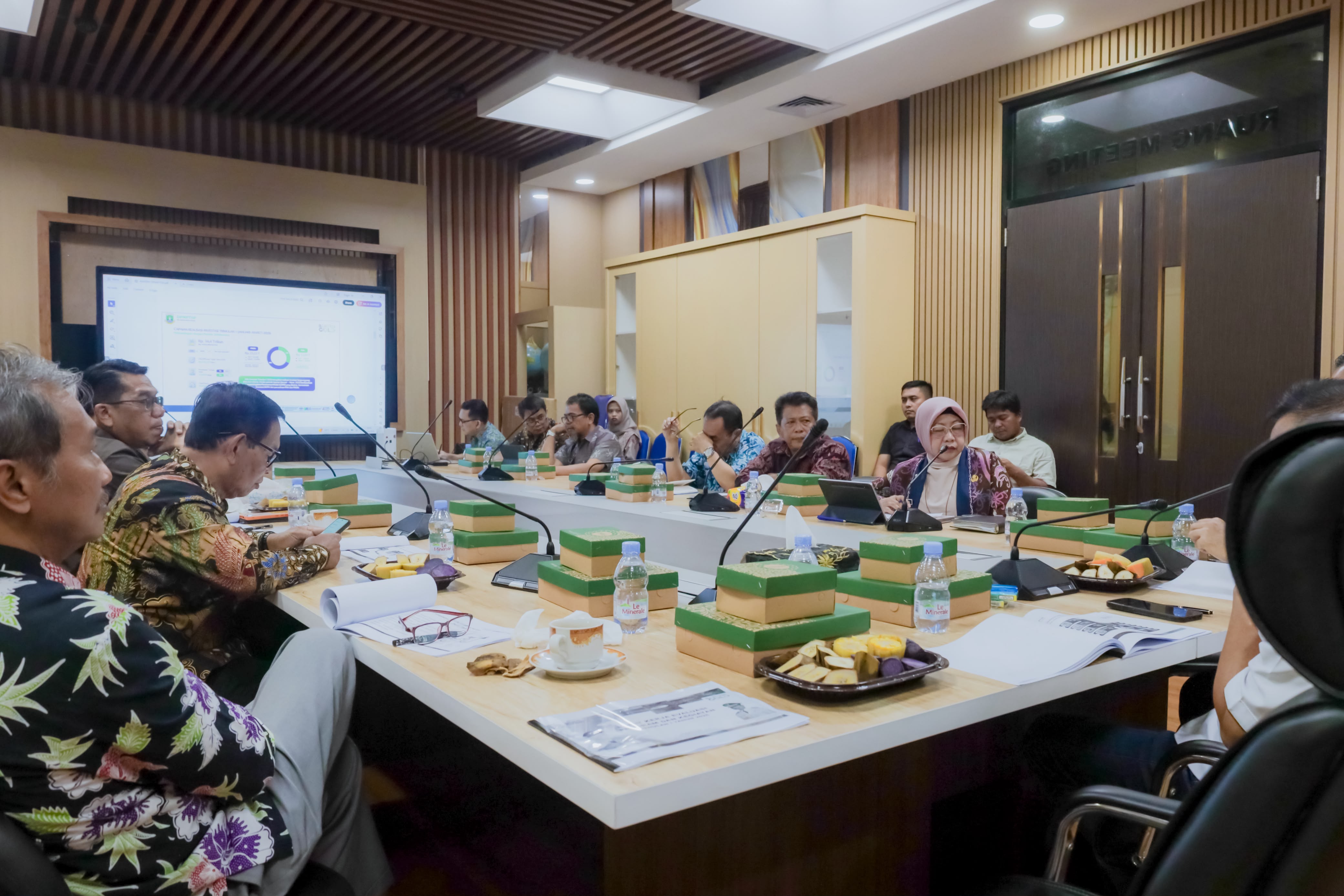 Komisi III DPRD Banten Apresiasi DPMPTSP Provinsi Banten pada Evaluasi Triwulan I
