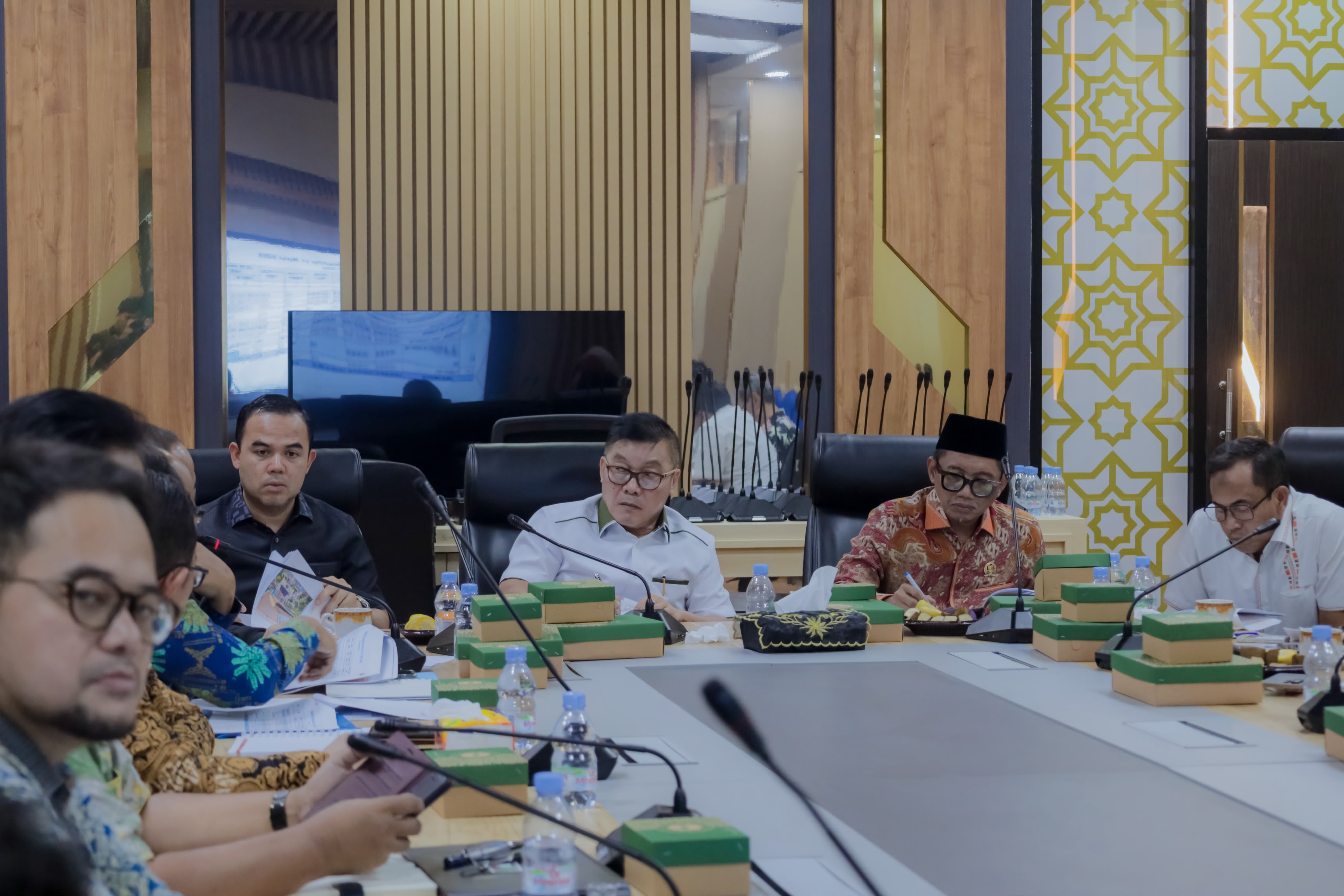 Rapat Kerja Evaluasi Komisi III DPRD Banten dengan BPKAD Provinsi Banten