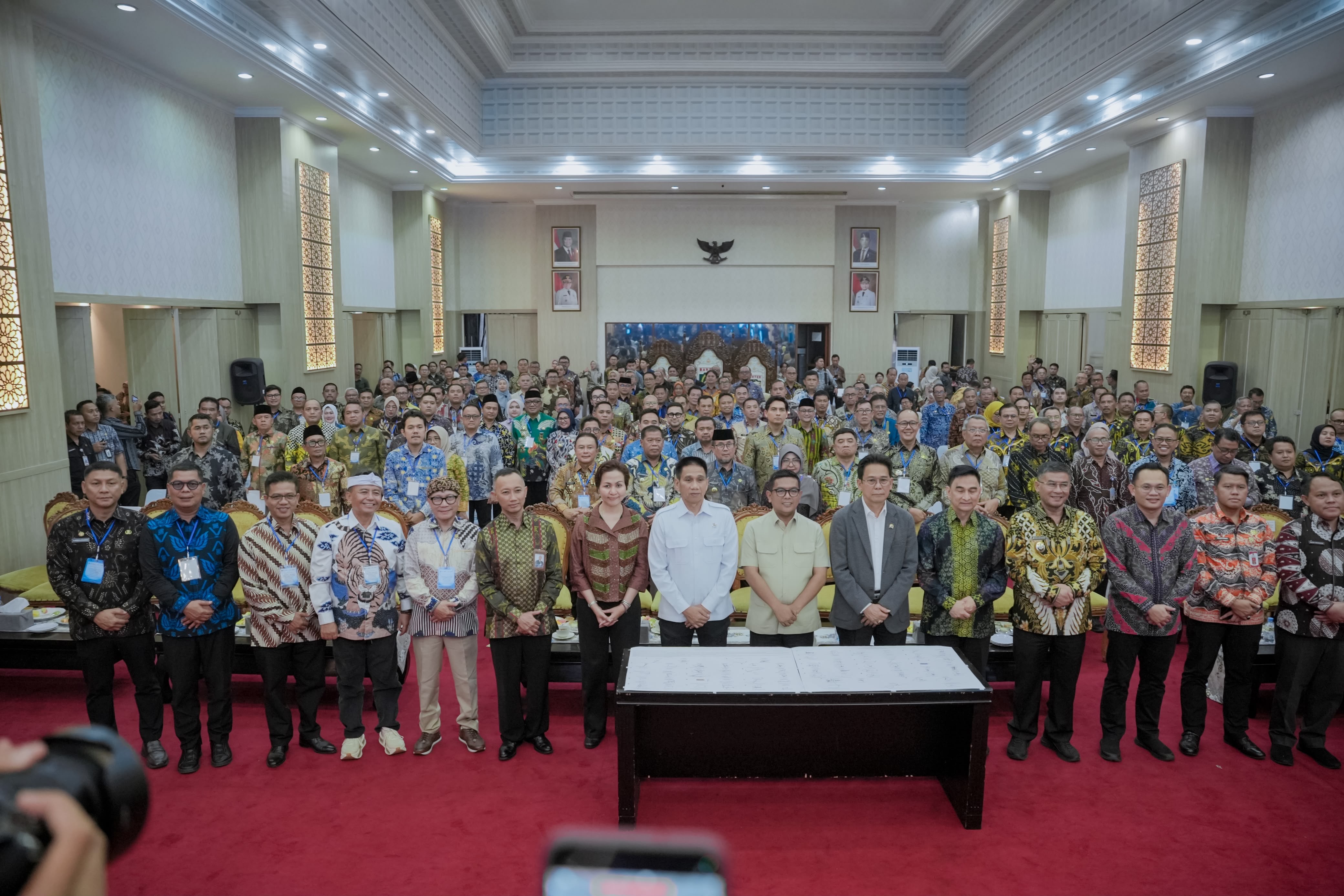     Perkuat Integritas Pemerintahan, Pimpinan dan Ketua Fraksi DPRD Banten Hadiri Rakor Antikorupsi